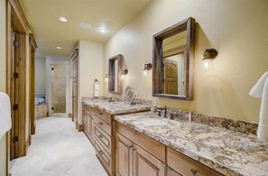 House (4 Bedrooms) | Bathroom | Free toiletries, towels, soap, shampoo - The Lookout by Avantstay Beautiful Mountain Escape w/ Hot Tub & Movie Theatre (Park City)