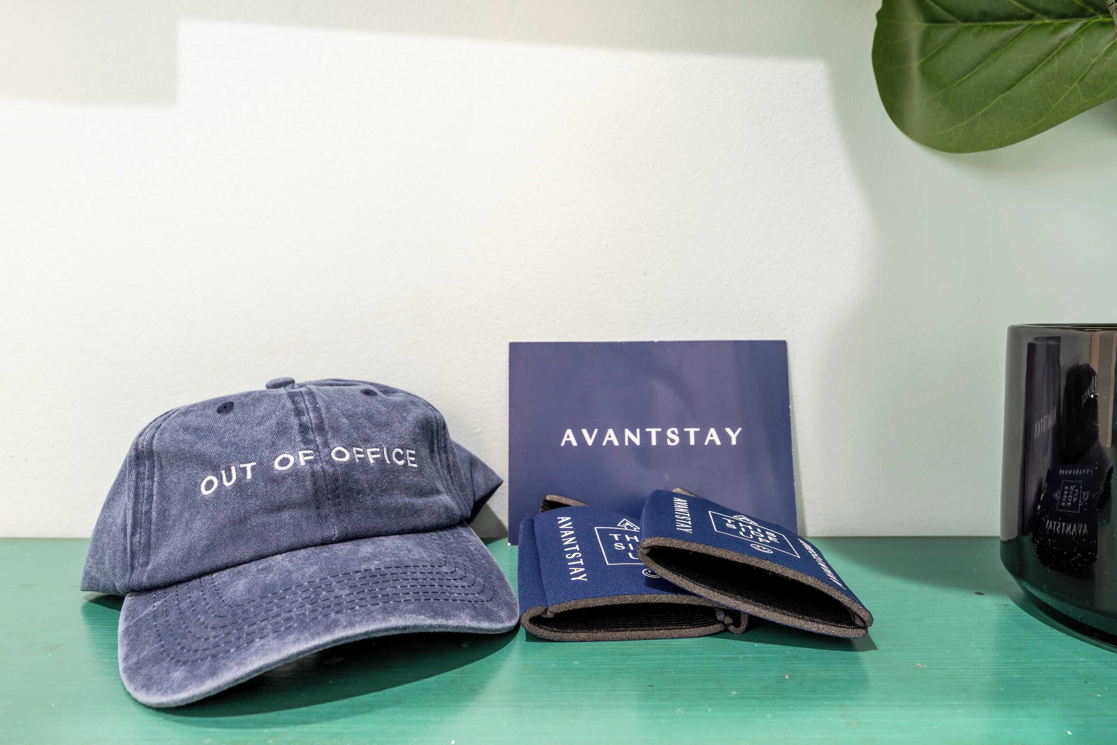 Una gorra con el texto 