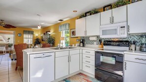 Interior - Duval Sea Turtle by Avantstay Great Location Close to Shops Shared Pool! (Key West)