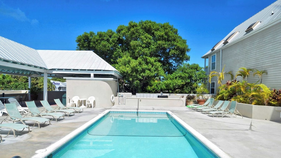 Duval Sea Turtle by Avantstay Great Location Close to Shops Shared Pool!