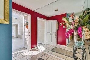 Interior - Duval Sea Turtle by Avantstay Great Location Close to Shops Shared Pool! (Key West)