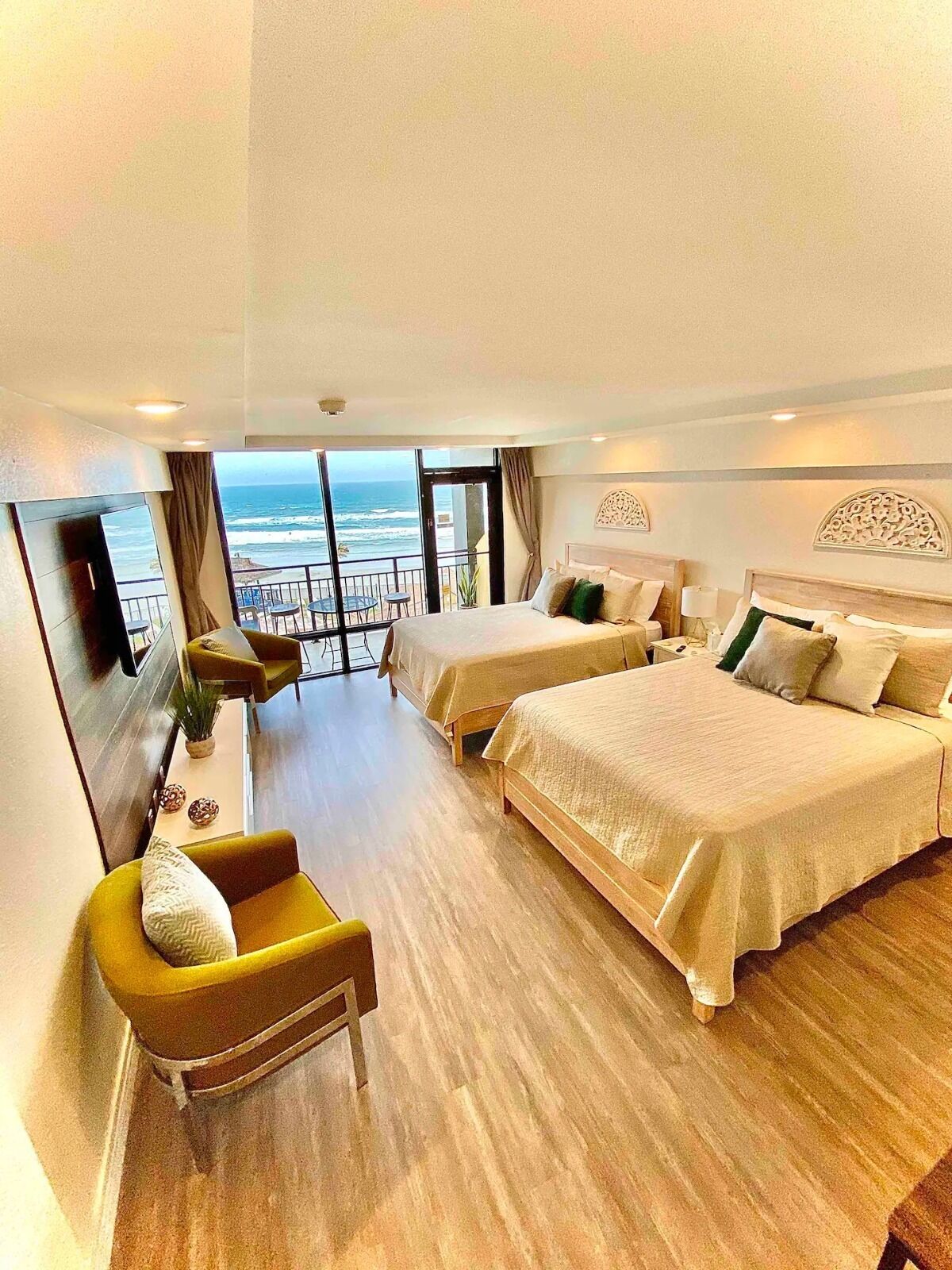 Newly renovated Ocean View Hawaiian Inn Resort - Daytona Beach!
