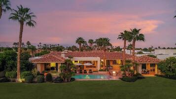 Villa (5 Bedrooms) | Front of property