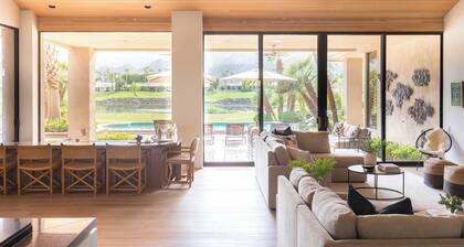 Moonshine by Avantstay Modern & Stylish Estate w/ Bar, Fire Pit & Hot Tub 5 bd