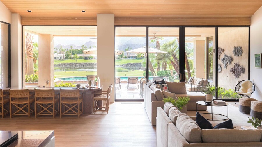 Moonshine by Avantstay Modern & Stylish Estate w/ Bar, Fire Pit & Hot Tub 5 bd