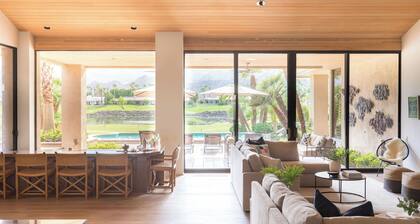 Moonshine by Avantstay Modern & Stylish Estate w/ Bar, Fire Pit & Hot Tub 5 bd