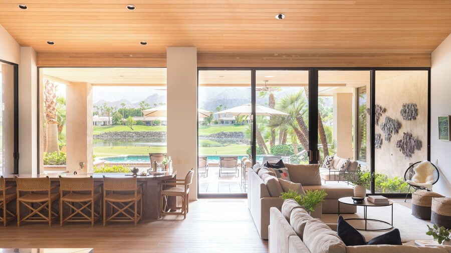 Moonshine by Avantstay Modern & Stylish Estate w/ Bar, Fire Pit & Hot Tub 5 bd