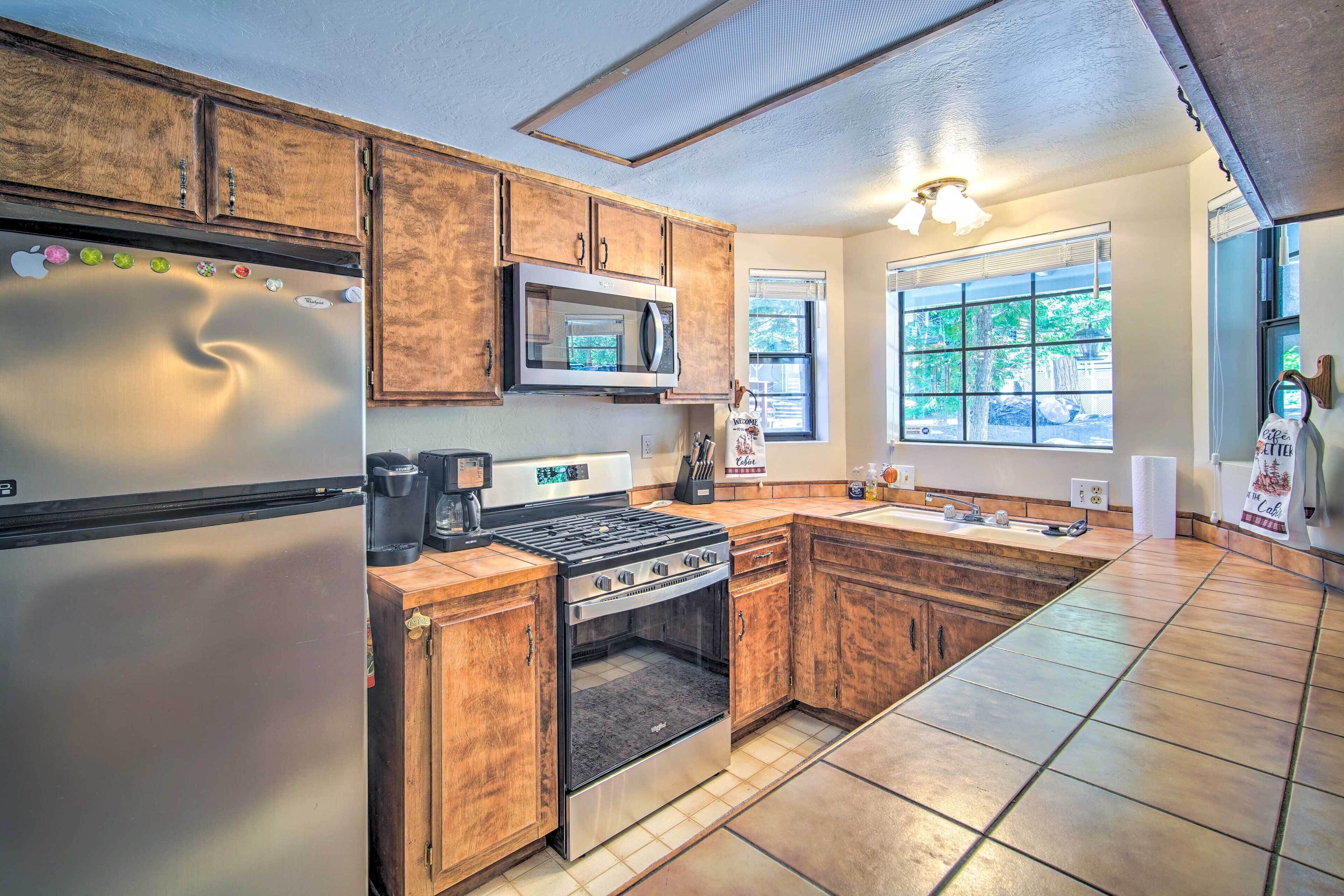 San Bernardino Mtn Retreat w/ Furnished Deck