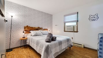 3 dormitoris, planxa i posts de planxar i un bressol de viatge