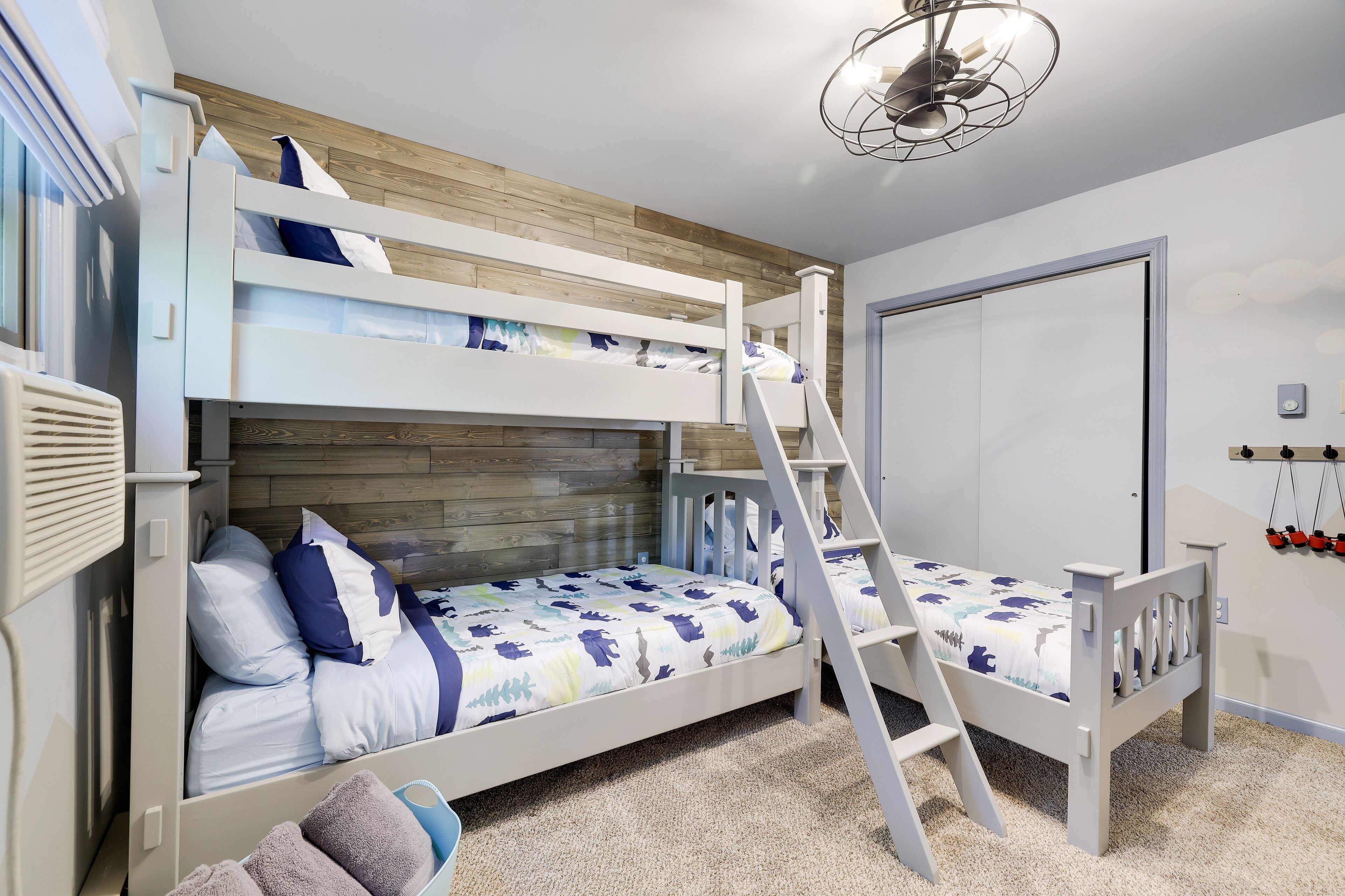 3 bedrooms, iron/ironing board, travel crib, free WiFi