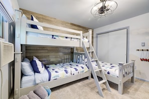3 bedrooms, iron/ironing board, travel crib, free WiFi