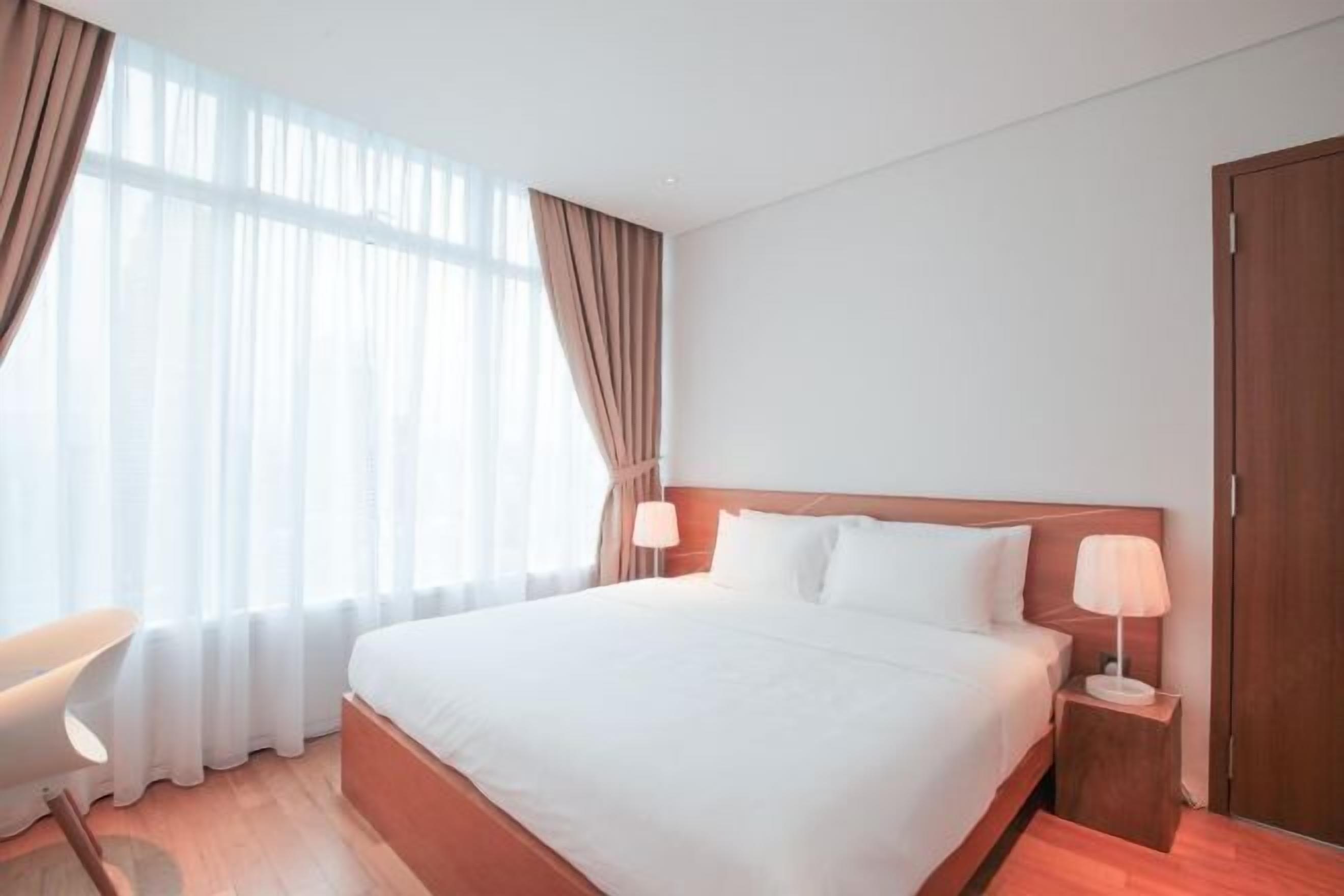 Verdunkelungsvorhänge, Bügeleisen/Bügelbrett, kostenloses WLAN