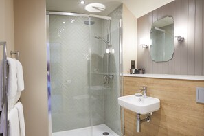 Standard Double Room (Room 10) | Bathroom