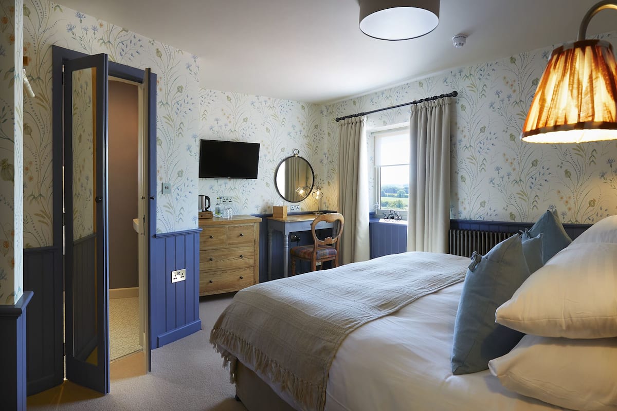 Individually decorated, desk, WiFi, bed sheets