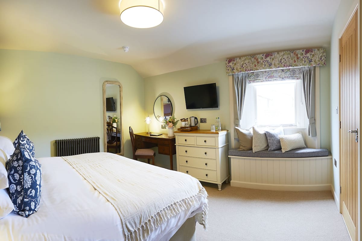 Individually decorated, desk, WiFi, bed sheets