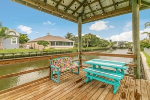 Outdoor dining - Majorca Manor: Beach Bliss! (St. Augustine)