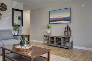 Smart TV, libri, servizi in streaming, impianto stereo