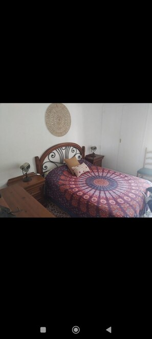 3 bedrooms, desk, iron/ironing board, WiFi