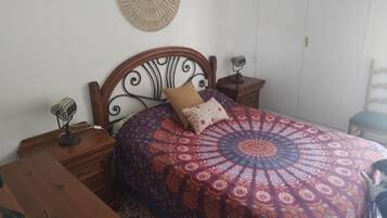 3 slaapkamers, een bureau, een strijkplank/strijkijzer, wifi