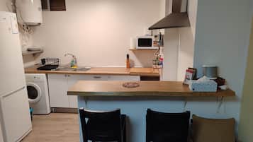Een koelkast, een oven, een broodrooster