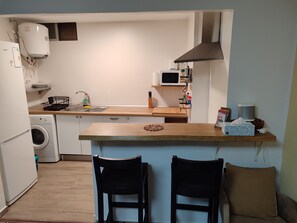 Jääkaappi, uuni, leivänpaahdin