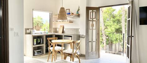 1 sovrum, skrivbord, strykjärn/strykbräda och gratis wi-fi