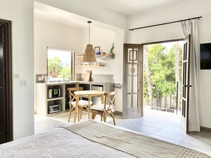 1 habitación, escritorio, tabla de planchar con plancha y wifi gratis 