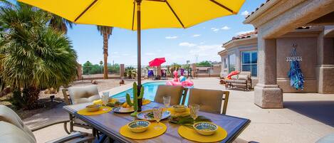 屋外ダイニングエリア