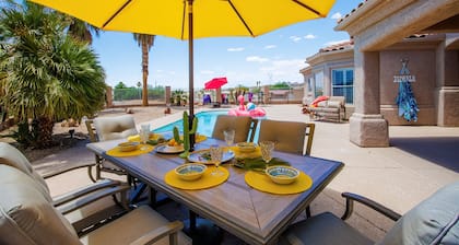 "Flying Cloud Inn" Private hilltop escape, heated pool, " hot tub" w/view.