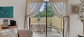 Stylish & Comfy Townhome Walking Distance to Beach