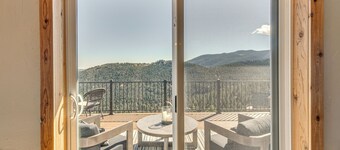 The View at Mountain Retreat By Red Rocks & Golden
