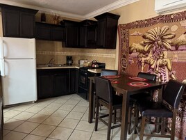 Exclusive Suite | Private kitchen | Oven, stovetop, coffee/tea maker, toaster