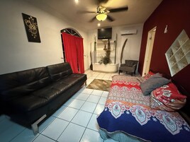 Deluxe Apartment, 1 Bedroom, Kitchenette, Ground Floor | Interior detail