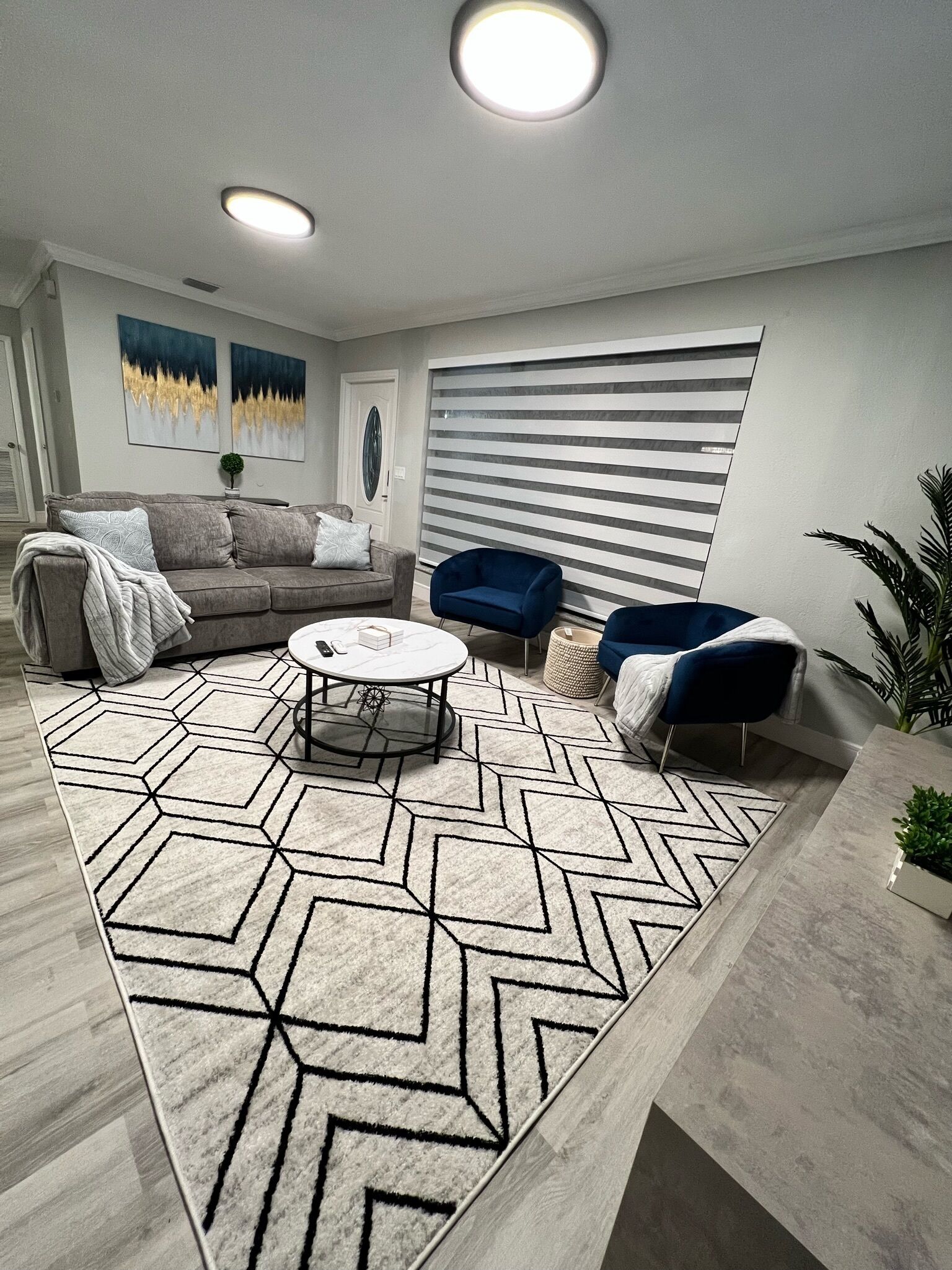 Minutes from beaches, airports & stadium.