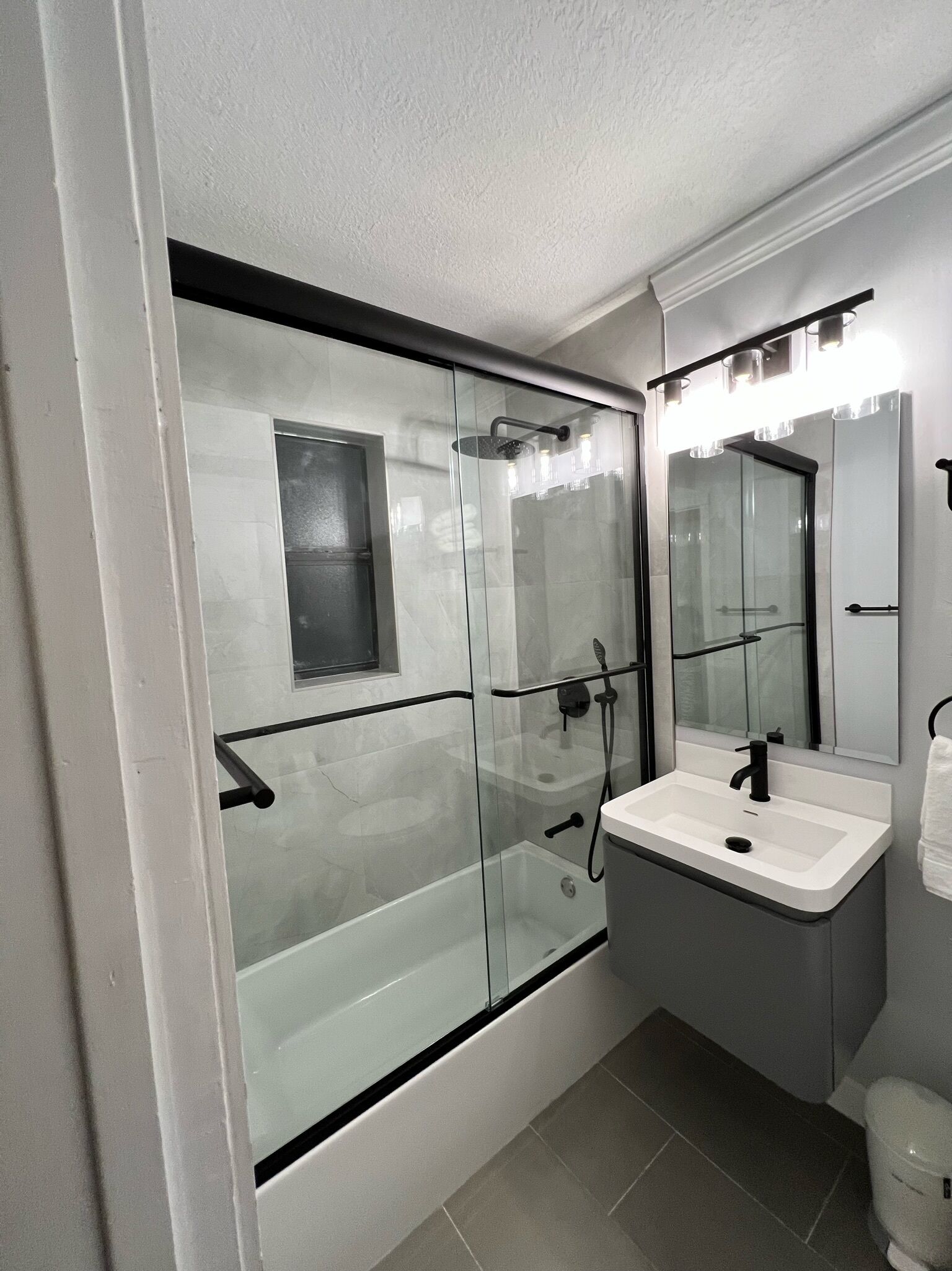 Minutes from beaches, airports & stadium.