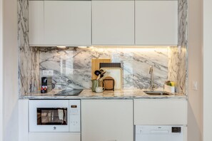 Fridge, microwave, dishwasher, coffee/tea maker - D&S -JB Apartments - D (Oporto)