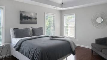 3 bedrooms, desk, iron/ironing board, free WiFi