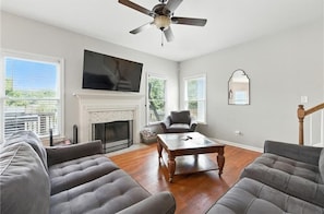 Smart TV, fireplace