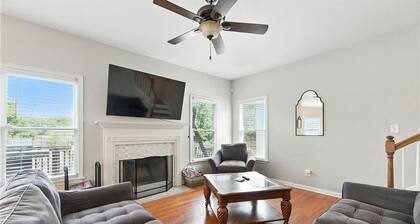 Beautiful Downtown Brick Road Home Oasis With Stadium View