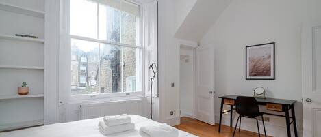 2 chambres, bureau, fer et planche à repasser, accès Internet