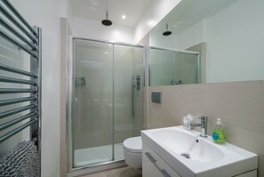 Bathtub, hair dryer, towels
