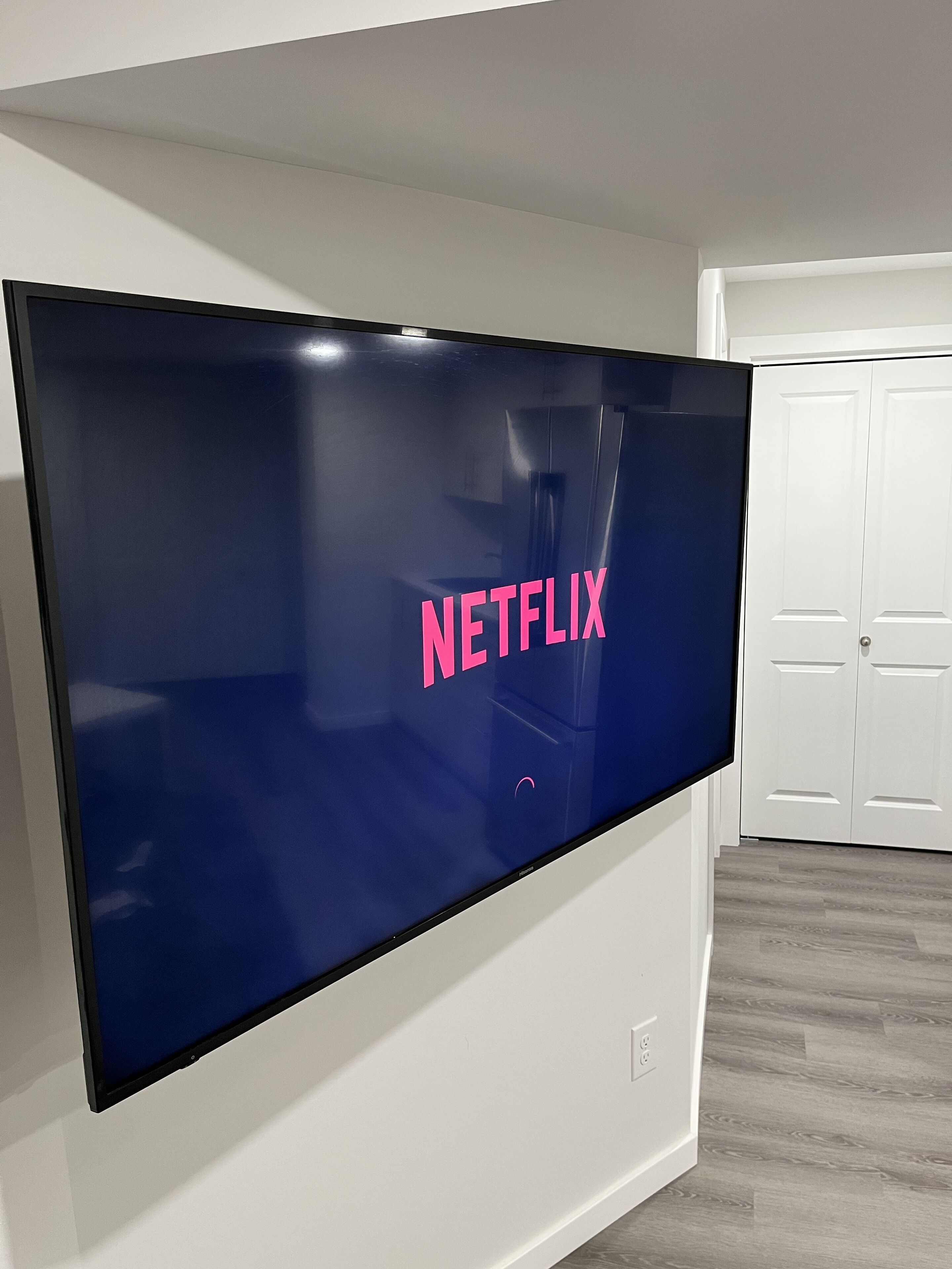 Cozy Private 1-bedroom Basement Suite with free parking