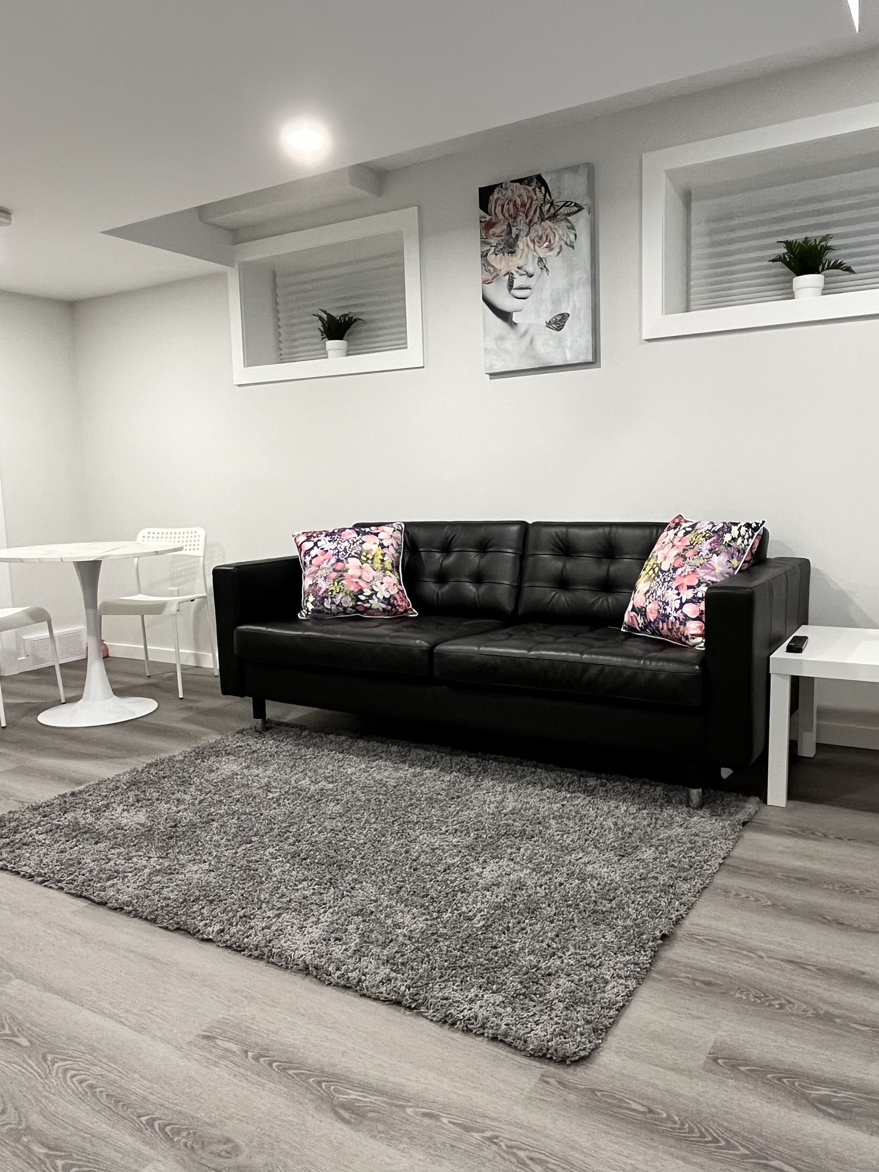 Cozy Private 1-bedroom Basement Suite with free parking