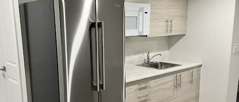 Fridge, microwave, stovetop, coffee/tea maker