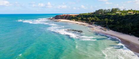 Beach nearby, white sand, 20 beach bars