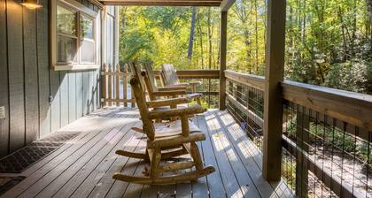 By the Creek | Charming Cottage on a Creek