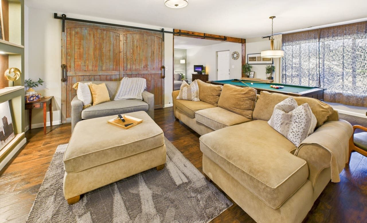 TV, fireplace, stereo