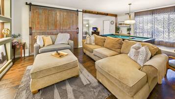 TV, fireplace, stereo