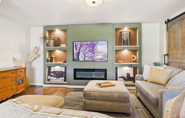 TV, fireplace, stereo