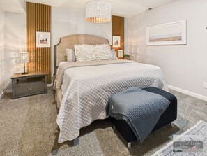 2 Schlafzimmer, Schreibtisch, Bügeleisen/Bügelbrett, Reisekinderbett
